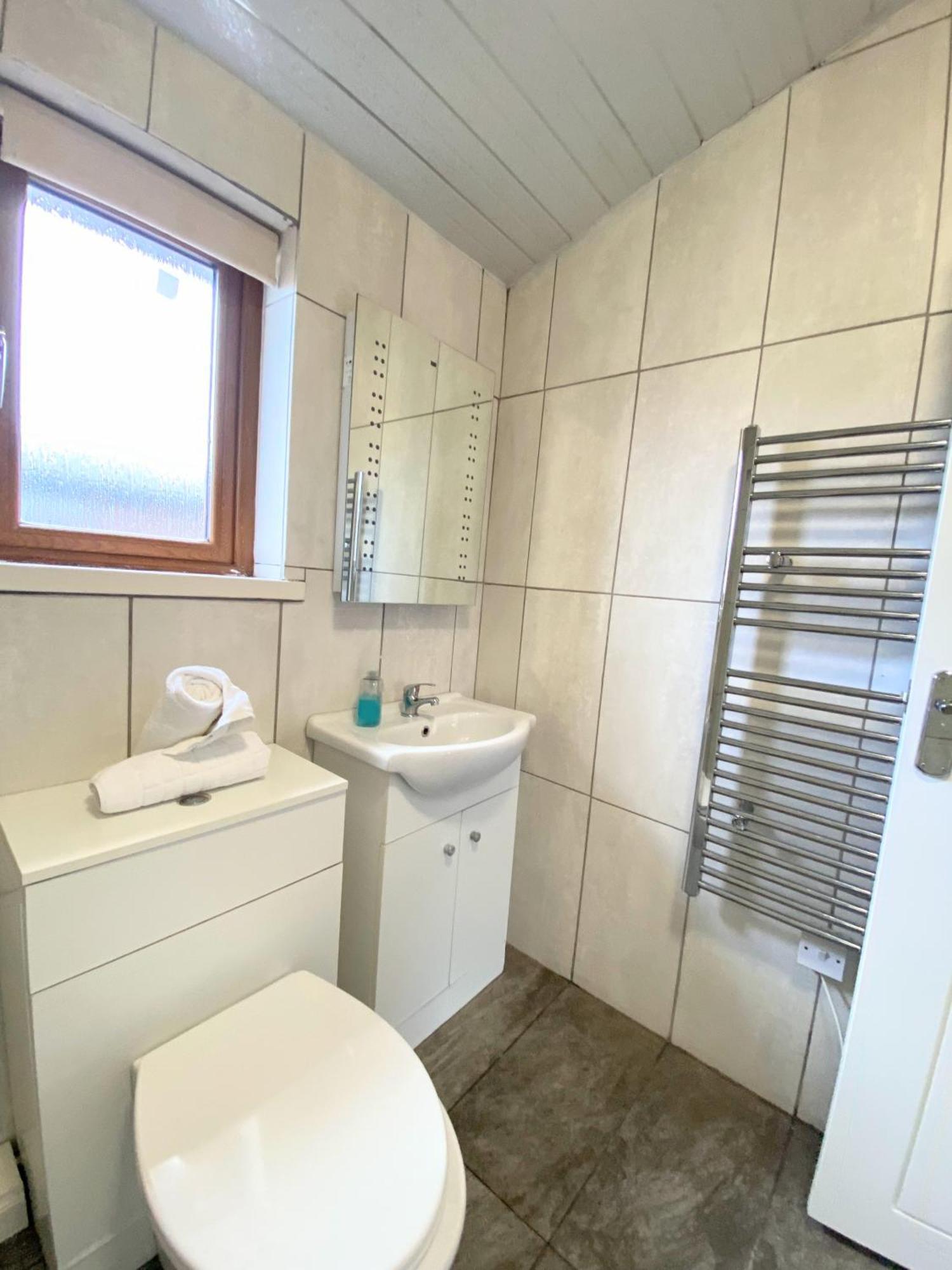 Ochil 10 With Private Hot Tub - Fife - Loch Leven - Lomond Hills Villa Kelty Екстериор снимка