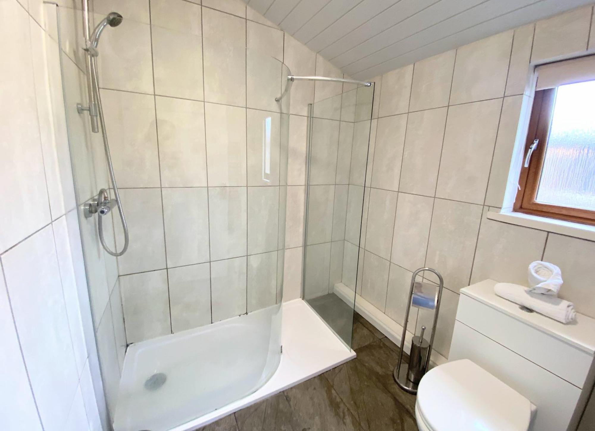 Ochil 10 With Private Hot Tub - Fife - Loch Leven - Lomond Hills Villa Kelty Екстериор снимка
