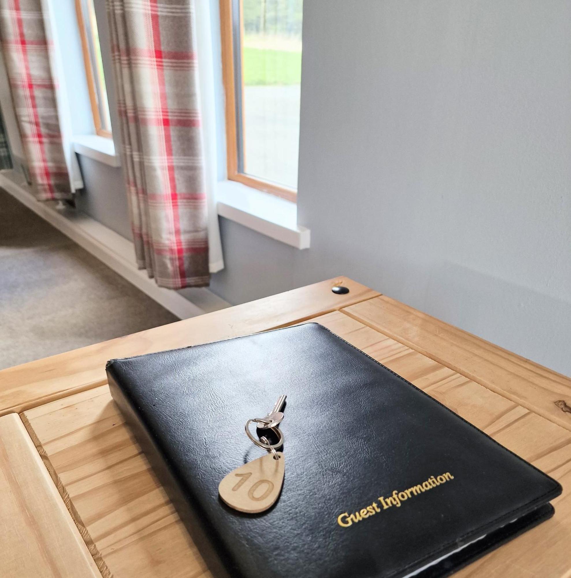 Ochil 10 With Private Hot Tub - Fife - Loch Leven - Lomond Hills Villa Kelty Екстериор снимка