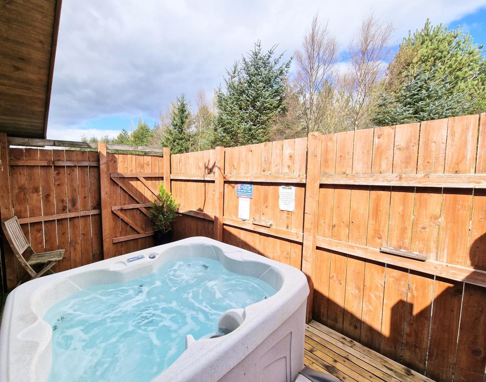 Ochil 10 With Private Hot Tub - Fife - Loch Leven - Lomond Hills Villa Kelty Екстериор снимка